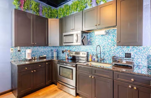 Knoxville House | Unique 2-BR Apartment Downtown North Knoxville with Free Parking
