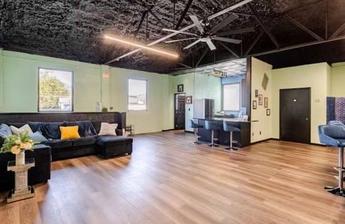 Knoxville House | Unique 2-BR Apartment Downtown North Knoxville with Free Parking