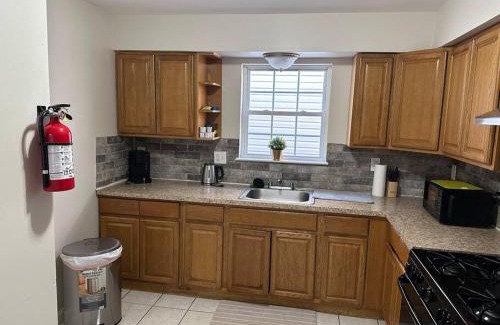Ampere Apartment | Unique 3 Bedroom 10 mins from EWR Airport NYC