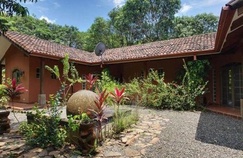 Coyolar House | Unique 5 Architectural Homes, Pool & Wi-Fi
