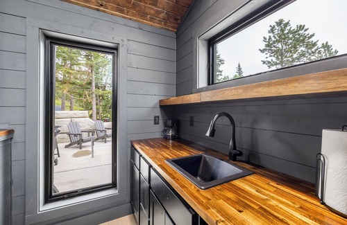 Deadwood Cabin | Unique and Open Living New Cabin 2 Miles to Deadwood! 1/4 Mile Off Hwy!