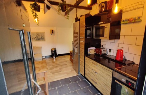 Stratford Apartment | Unique antique 2BR@Hackney canal
