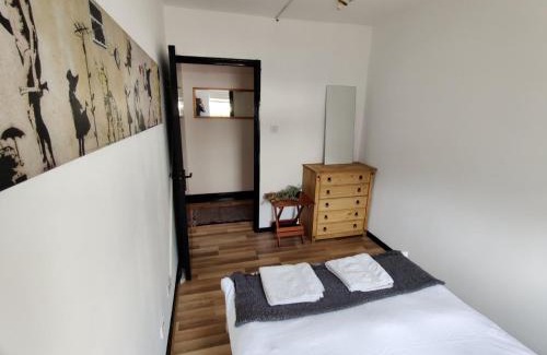 Stratford Apartment | Unique antique 2BR@Hackney canal