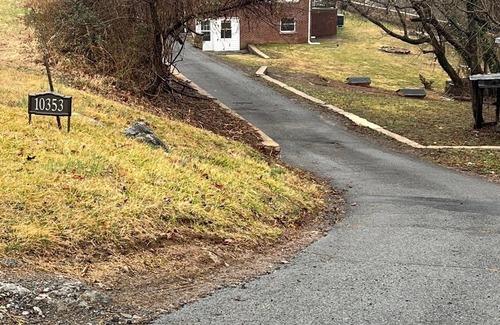 Front Royal House | Unique Cliffside Home near Skyline Drive & Caverns