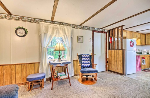 Florence House | Unique Creekside Escape - Enjoy On-Site Goats!