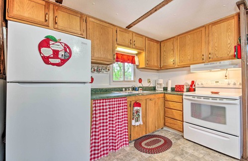 Florence House | Unique Creekside Escape - Enjoy On-Site Goats!