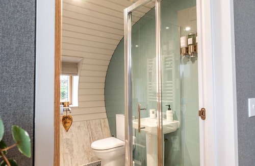Chipping Norton Cabin | Unique Eco Studio Pod on Old Chalford Estate!
