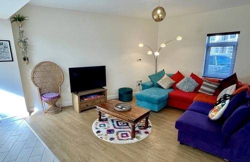 Penylan House | Unique & Fabulous. Trendy Area