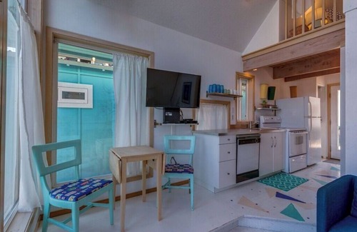 Hayden Island House | Unique Floating House for Monthly Rental!