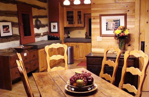 Buena Vista Cabin | Unique Log Cabin in Private Glen