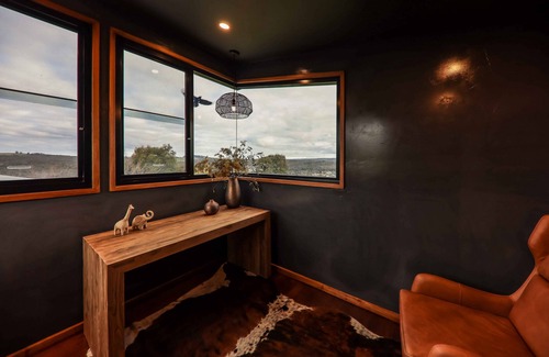Hepburn Cottage | Unique luxury + salvage + African theming = Heaven