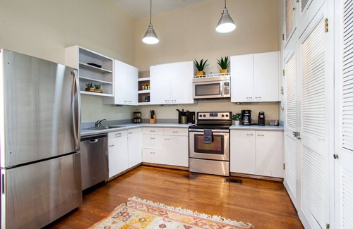 Old City Apartment | Unique Old City Loft - Minutes from Market Square