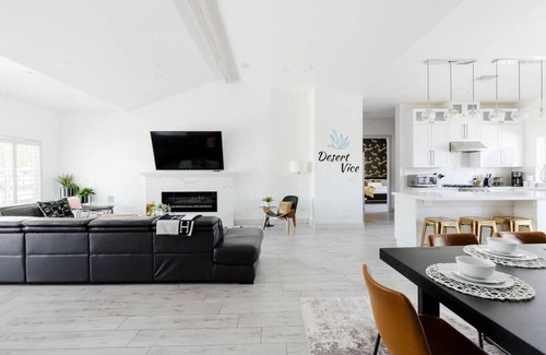 Cox Heights House | Unique Old Town Scosttdale Home w/Heated Pool