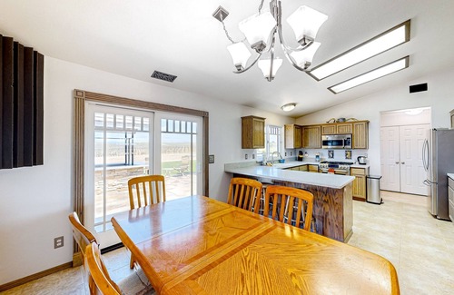 Paso Robles House | Unique Paso Robles home with panoramic views & enclosed yard - dog-friendly