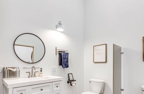 Kent House | Unique vacation home that sleeps 6; near KSU