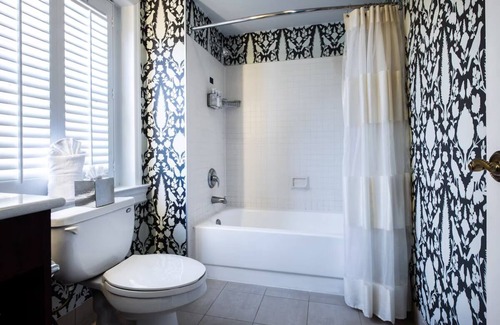 Historic District Hotel | Unique Victorian Stay w/Modern Amenities + Steps from Waterfront