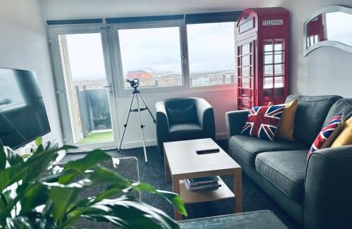 Everton Apartment | Unique view of Anfield stadium - Charming 2 bedroom apartment in Liverpool with parking