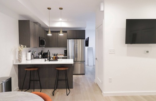 Shaw Condo | Unit 1: Stylish Studio w/King bed+ Sofa Bed