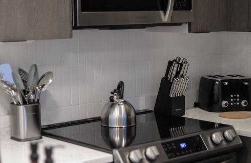 Shaw Condo | Unit 1: Stylish Studio w/King bed+ Sofa Bed