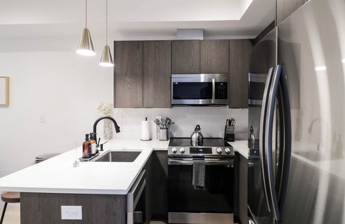 Shaw Condo | Unit 1: Stylish Studio w/King bed+ Sofa Bed