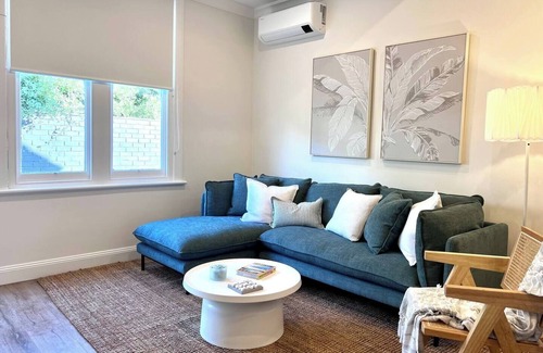 Brighton House | Unit 2 250m to Famous Beach Boxes