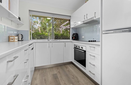 Noosaville Villa | Unit 21 - 2 Bedroom Villa in Tropical Resort in Noosaville