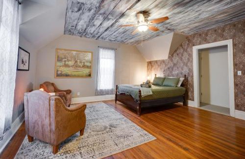 Clarksville House | Unit #4 117 Marion St
