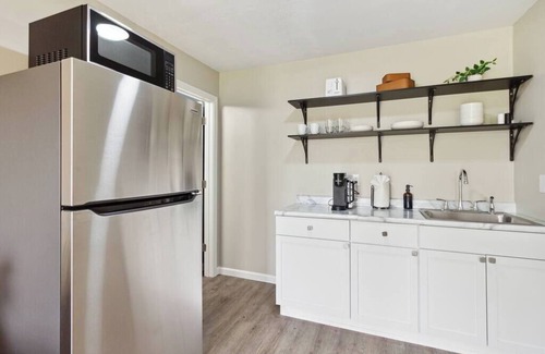 Long Lake Cabin | Unit 6 Long Lake Lodge - Lakefront - 1 bedroom - Beach+Kayaks