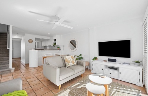 Noosaville Villa | Unit 6 - Villa Aqua 6 - - Riverfront Noosaville