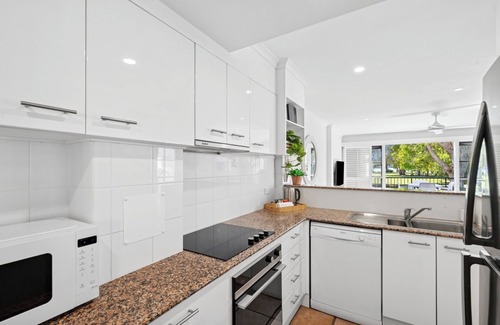 Noosaville Villa | Unit 6 - Villa Aqua 6 - - Riverfront Noosaville
