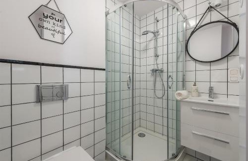 Mirow Apartment | UnitApartament Warszawa Centrum Room in Apartment by Metro Rondo ONZ Super wygodne noclegi zapraszamy