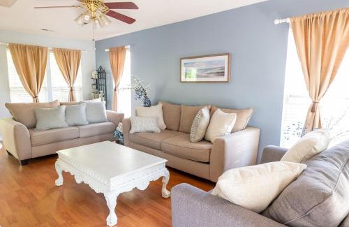 Charlotte House | University Escape with hot tub and fire pit