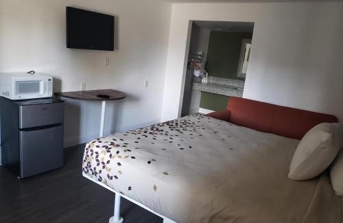 Raisin Hotel | University Inn Fresno