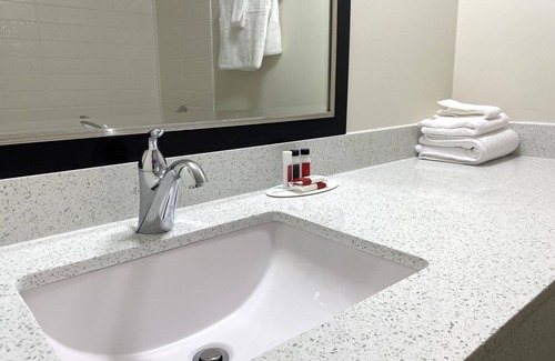 Carbondale Hotel | University Inn of Carbondale