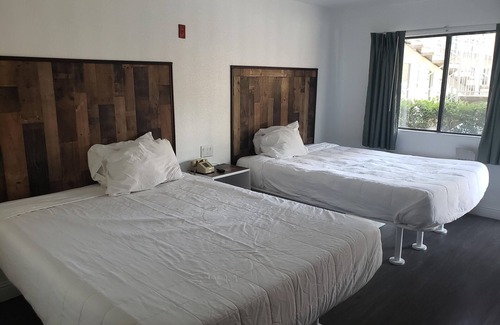 Raisin Hotel | University Inn