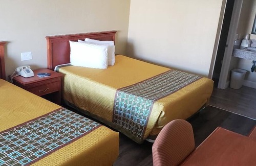 Raisin Hotel | University Inn