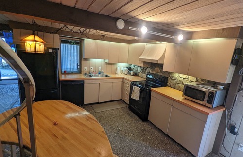 Lake Township Cabin | Unplug, Unwind, and Escape at Lwardcove's private beach!