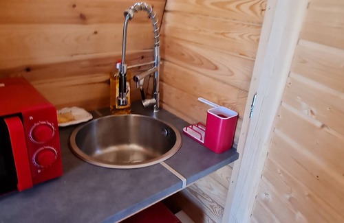 Aups Cabin | Unusual fully air-conditioned accommodation in the Verdon with free parking and swimming pool