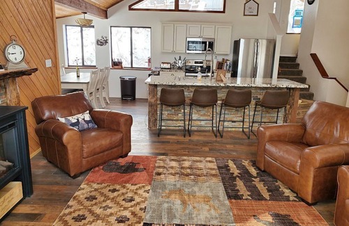 Strawberry Cabin | Unwind and Uncork with Panoramic Views and Modern Rustic Charm