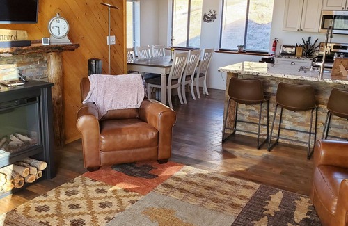 Strawberry Cabin | Unwind and Uncork with Panoramic Views and Modern Rustic Charm