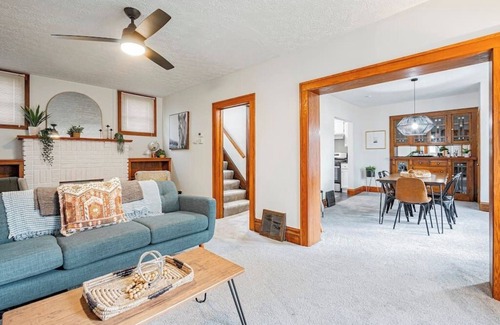 Firestone Park House | Unwind at a Retreat Haven