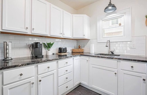 Firestone Park House | Unwind at a Retreat Haven