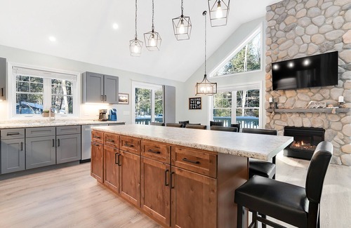 West Bridgton House | Unwind at Our Beautiful Sanctuary | Scenic Views by RedAwning
