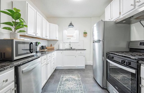 Firestone Park House | Unwind in a Hot Tub at a Retreat Haven