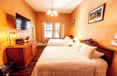 Shawnee On Delaware Hotel | Unwind in a Quaint Room Nestled Along the Delaware River | Golf & Spa Escape