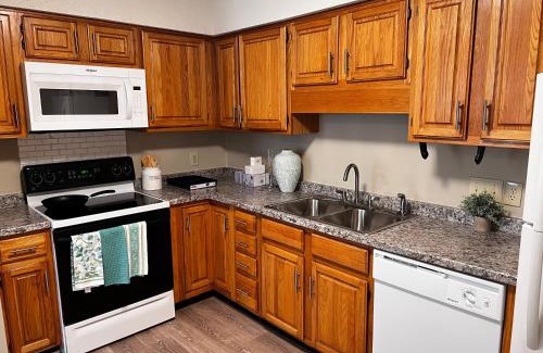 Paw Creek House | Unwind in Tranquil Style - Spacious 3-Bed Haven