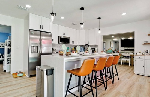 West Bradenton House | Unwind w/Pickleball, Hot Tub & More, 9 Min AMI