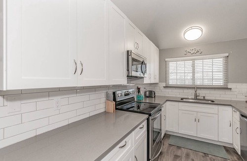 Lewisville House | Updated 3/2 in a quiet neighborhood close to dining and shops