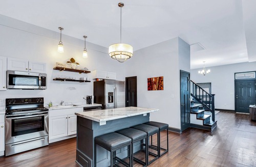 Shelby Park House | Updated 3 Bedroom Centrally Located Near Downtown