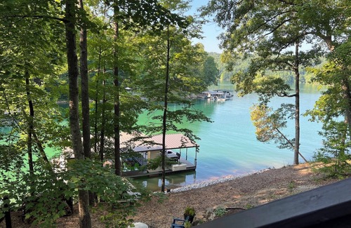 Big Creek House | Updated 3-bedroom home in LaFollette with large dock in Big Creek.